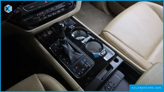 KIA CARNIVAL 11-SEATER HI-LIMOUSINE