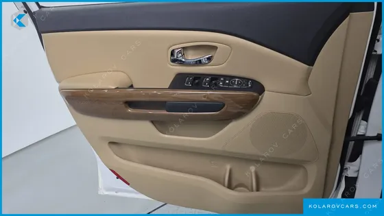 KIA CARNIVAL 11-SEATER HI-LIMOUSINE