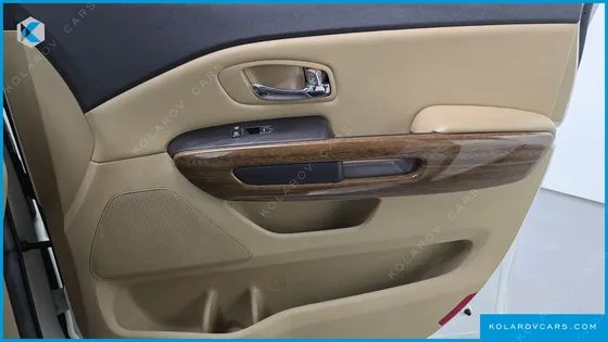 KIA CARNIVAL 11-SEATER HI-LIMOUSINE