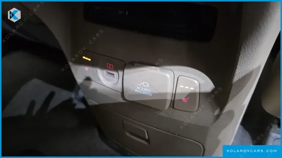 KIA CARNIVAL 11-SEATER HI-LIMOUSINE