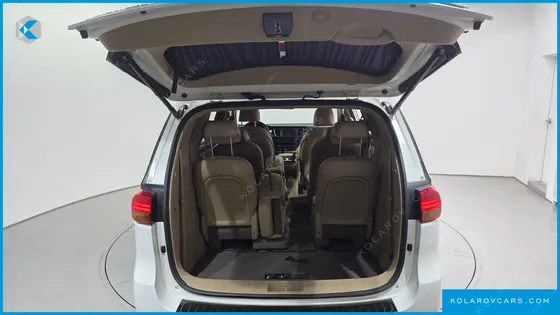 KIA CARNIVAL 11-SEATER HI-LIMOUSINE