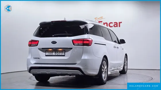 KIA CARNIVAL 9-SEATER NOBLESSE