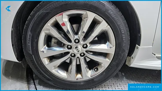 KIA CARNIVAL 9-SEATER NOBLESSE