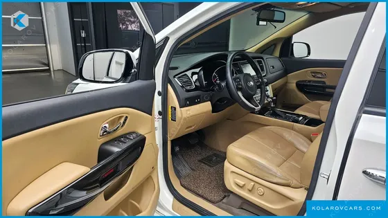 KIA CARNIVAL 9-SEATER NOBLESSE