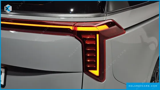 KIA CARNIVAL GASOLINE 9-SEATER GRAVITY