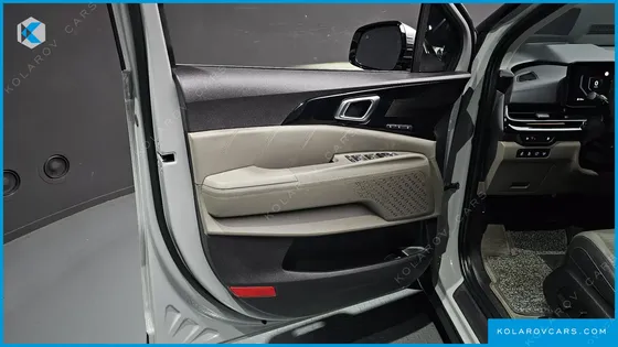 KIA CARNIVAL GASOLINE 9-SEATER GRAVITY