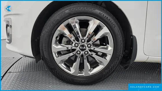 KIA CARNIVAL 9-SEATER PRESTIGE
