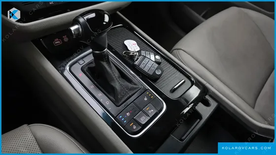 KIA CARNIVAL 9-SEATER PRESTIGE