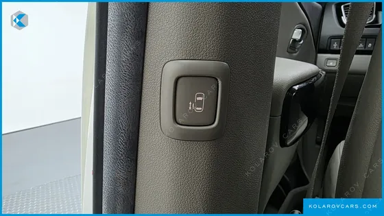 KIA CARNIVAL 9-SEATER PRESTIGE
