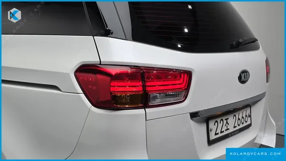 KIA CARNIVAL 9-SEATER PRESTIGE