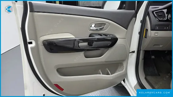 KIA CARNIVAL 9-SEATER PRESTIGE