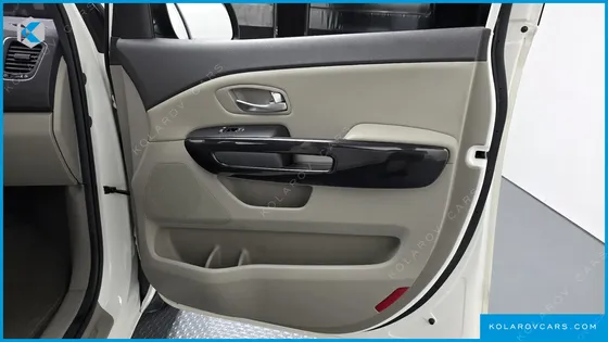 KIA CARNIVAL 9-SEATER PRESTIGE