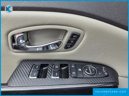 KIA CARNIVAL 9-SEATER NOBLESSE