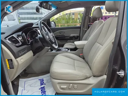 KIA CARNIVAL 9-SEATER NOBLESSE