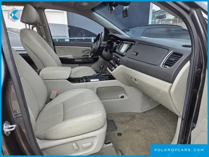 KIA CARNIVAL 9-SEATER NOBLESSE