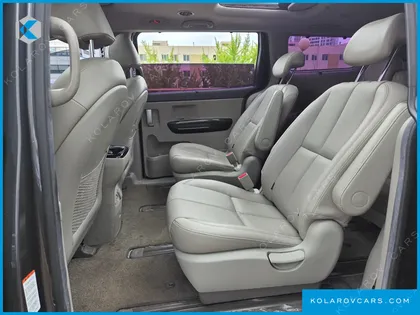 KIA CARNIVAL 9-SEATER NOBLESSE