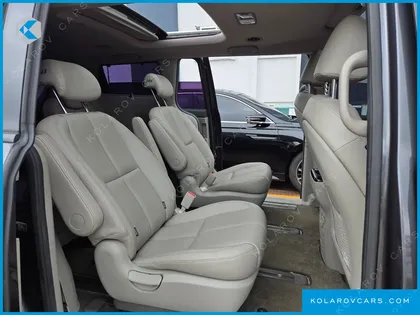 KIA CARNIVAL 9-SEATER NOBLESSE