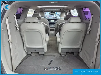 KIA CARNIVAL 9-SEATER NOBLESSE