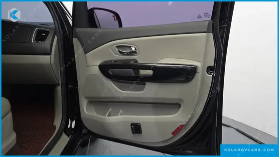 KIA CARNIVAL 9-SEATER PRESTIGE