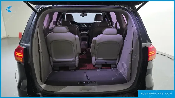 KIA CARNIVAL 9-SEATER PRESTIGE