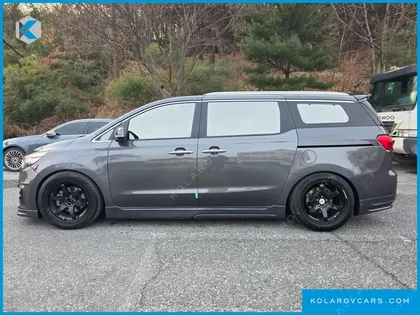KIA CARNIVAL 9-SEATER NOBLESSE