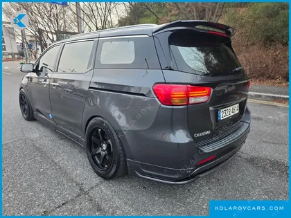 KIA CARNIVAL 9-SEATER NOBLESSE