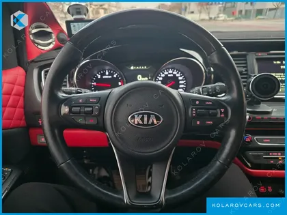 KIA CARNIVAL 9-SEATER NOBLESSE