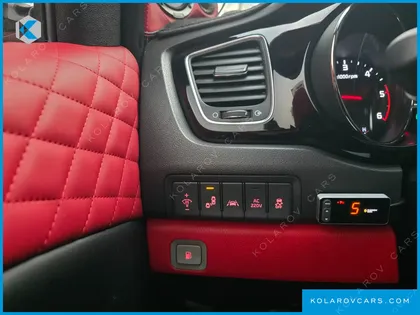 KIA CARNIVAL 9-SEATER NOBLESSE