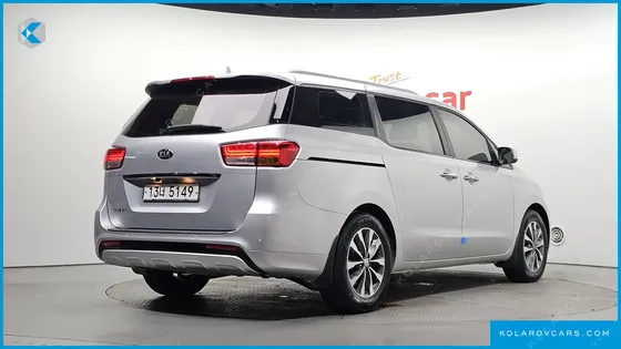 KIA CARNIVAL 9-SEATER LUXURY