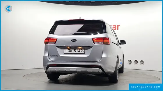 KIA CARNIVAL 9-SEATER LUXURY