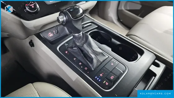 KIA CARNIVAL 9-SEATER LUXURY