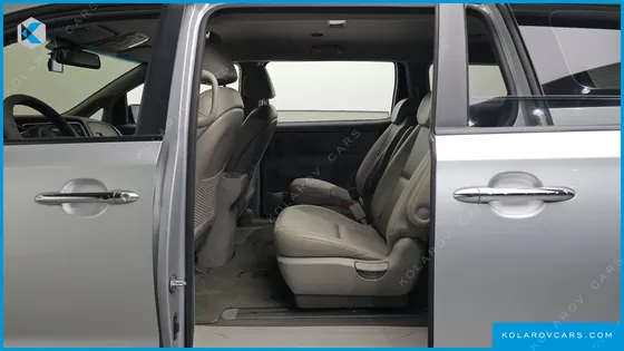 KIA CARNIVAL 9-SEATER LUXURY