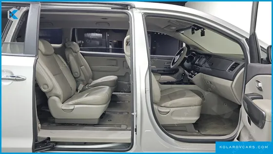 KIA CARNIVAL 9-SEATER LUXURY