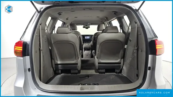 KIA CARNIVAL 9-SEATER LUXURY