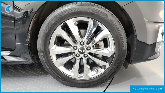 KIA CARNIVAL 9-SEATER PRESTIGE