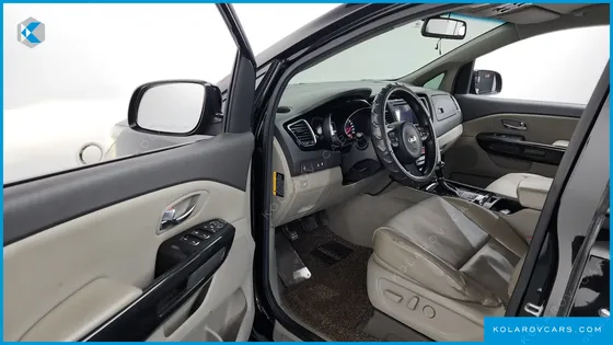 KIA CARNIVAL 9-SEATER PRESTIGE