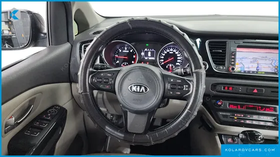 KIA CARNIVAL 9-SEATER PRESTIGE