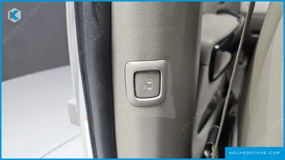 KIA CARNIVAL 9-SEATER PRESTIGE