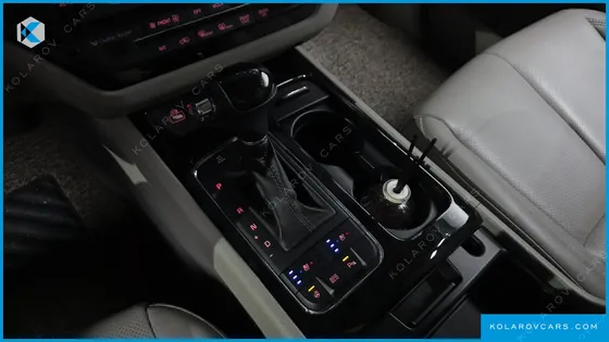 KIA CARNIVAL 7-SEATER LIMOUSINE