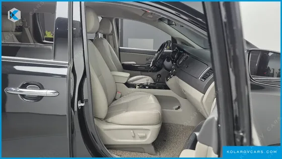 KIA CARNIVAL 7-SEATER LIMOUSINE
