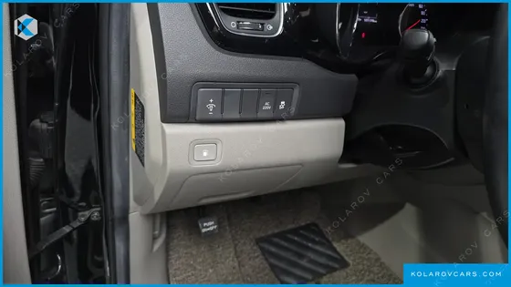 KIA CARNIVAL 7-SEATER LIMOUSINE