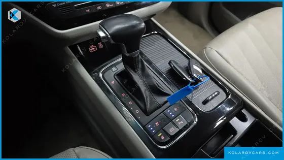 KIA CARNIVAL 9-SEATER PRESTIGE