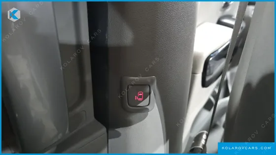 KIA CARNIVAL 9-SEATER PRESTIGE