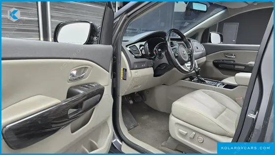 KIA CARNIVAL 7-SEATER LIMOUSINE