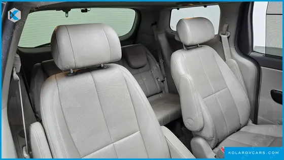 KIA CARNIVAL 7-SEATER LIMOUSINE