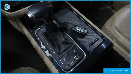 KIA CARNIVAL 7-SEATER LIMOUSINE