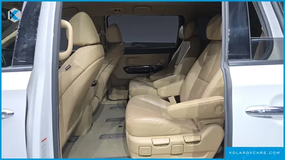 KIA CARNIVAL 7-SEATER LIMOUSINE