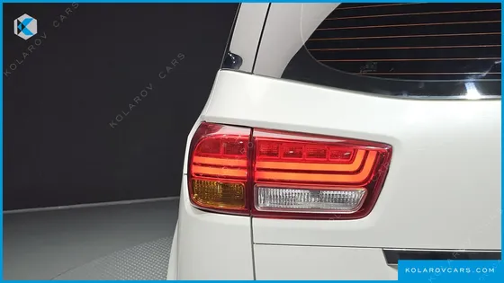 KIA CARNIVAL 7-SEATER LIMOUSINE