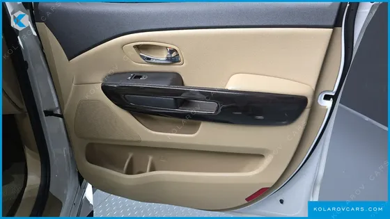 KIA CARNIVAL 7-SEATER LIMOUSINE