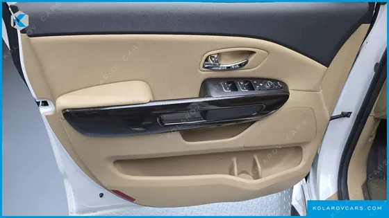 KIA CARNIVAL 7-SEATER LIMOUSINE